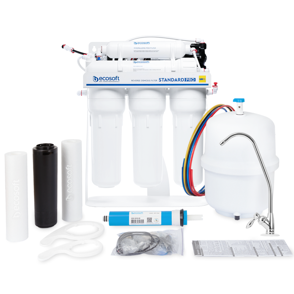 STANDARD PRO reverse osmosis filter with mineralization and pump on metal rack